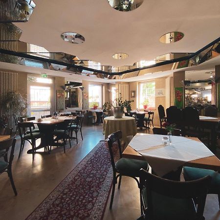 Hotel Zum Gruenen Turm Hohen Neuendorf Esterno foto
