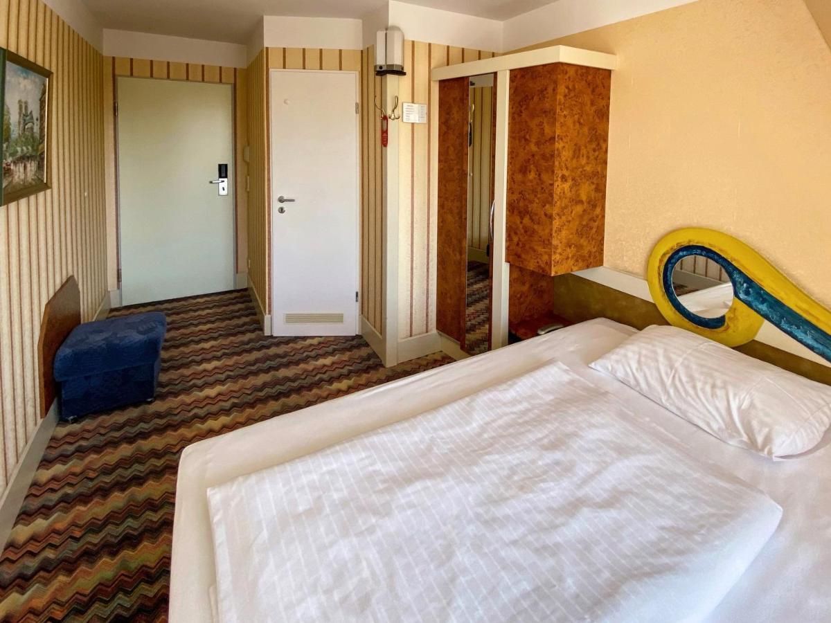 Hotel Zum Gruenen Turm Hohen Neuendorf Esterno foto