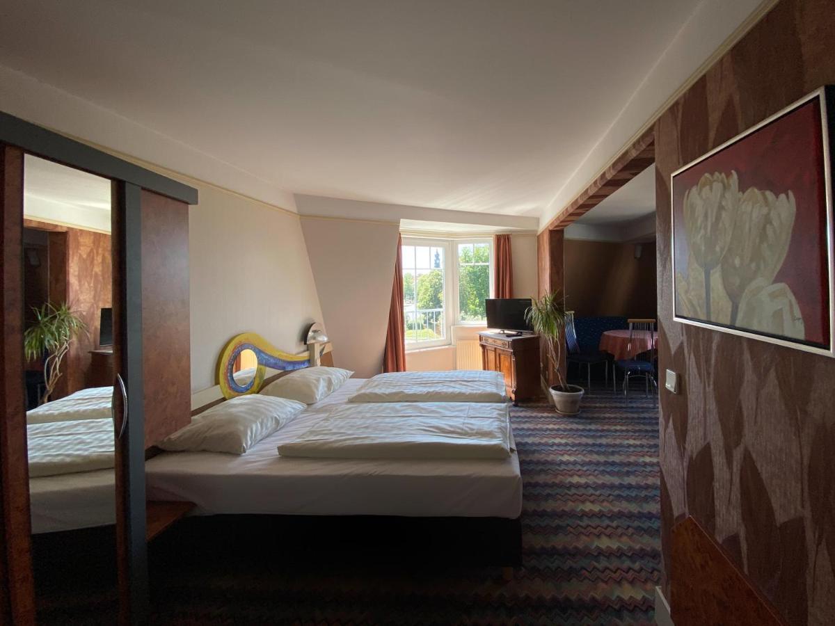 Hotel Zum Gruenen Turm Hohen Neuendorf Esterno foto