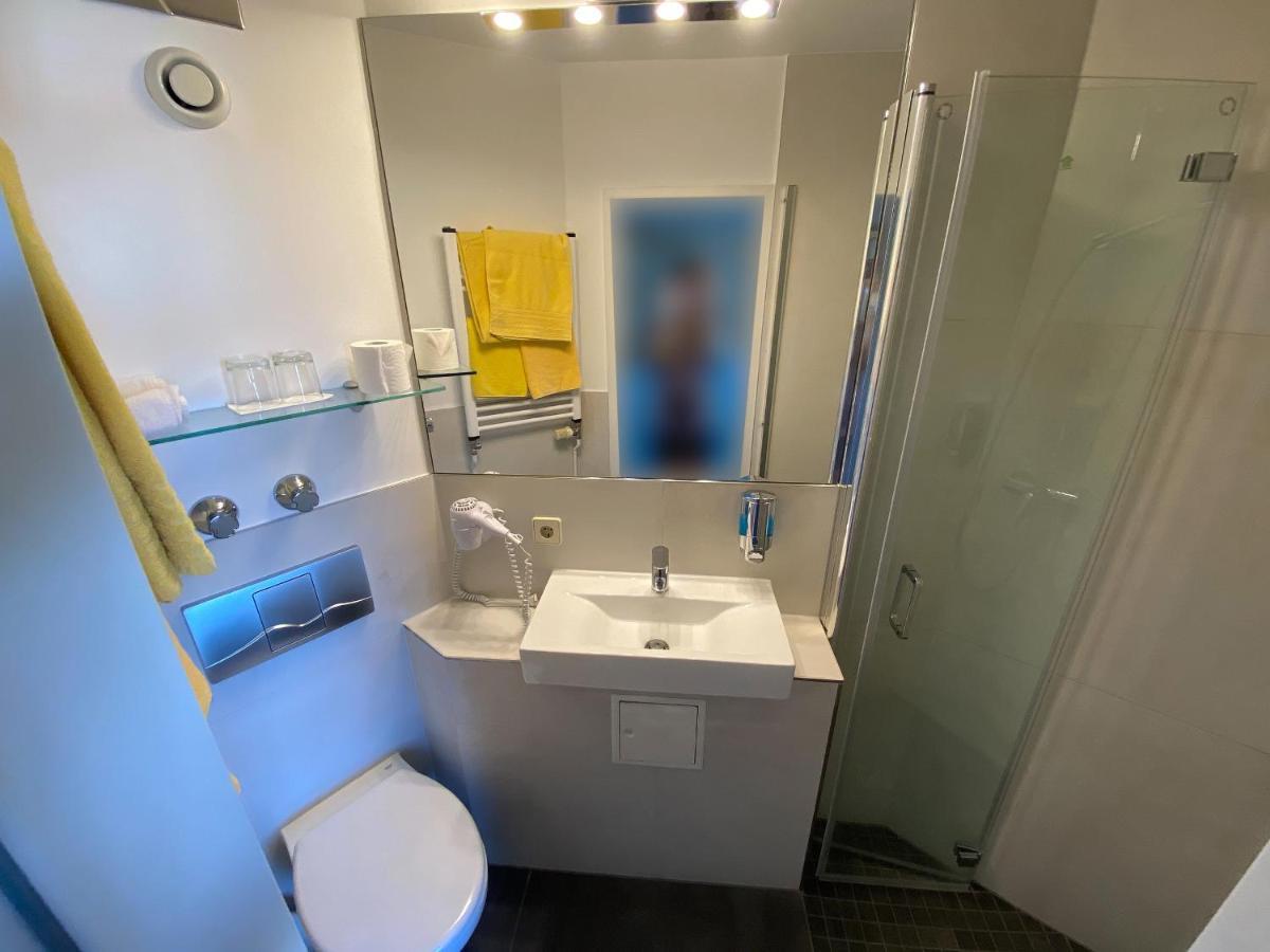 Hotel Zum Gruenen Turm Hohen Neuendorf Esterno foto